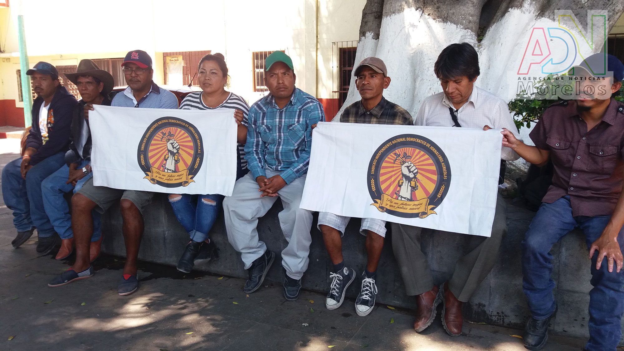 Entregan 58 visas a padres de indocumentados