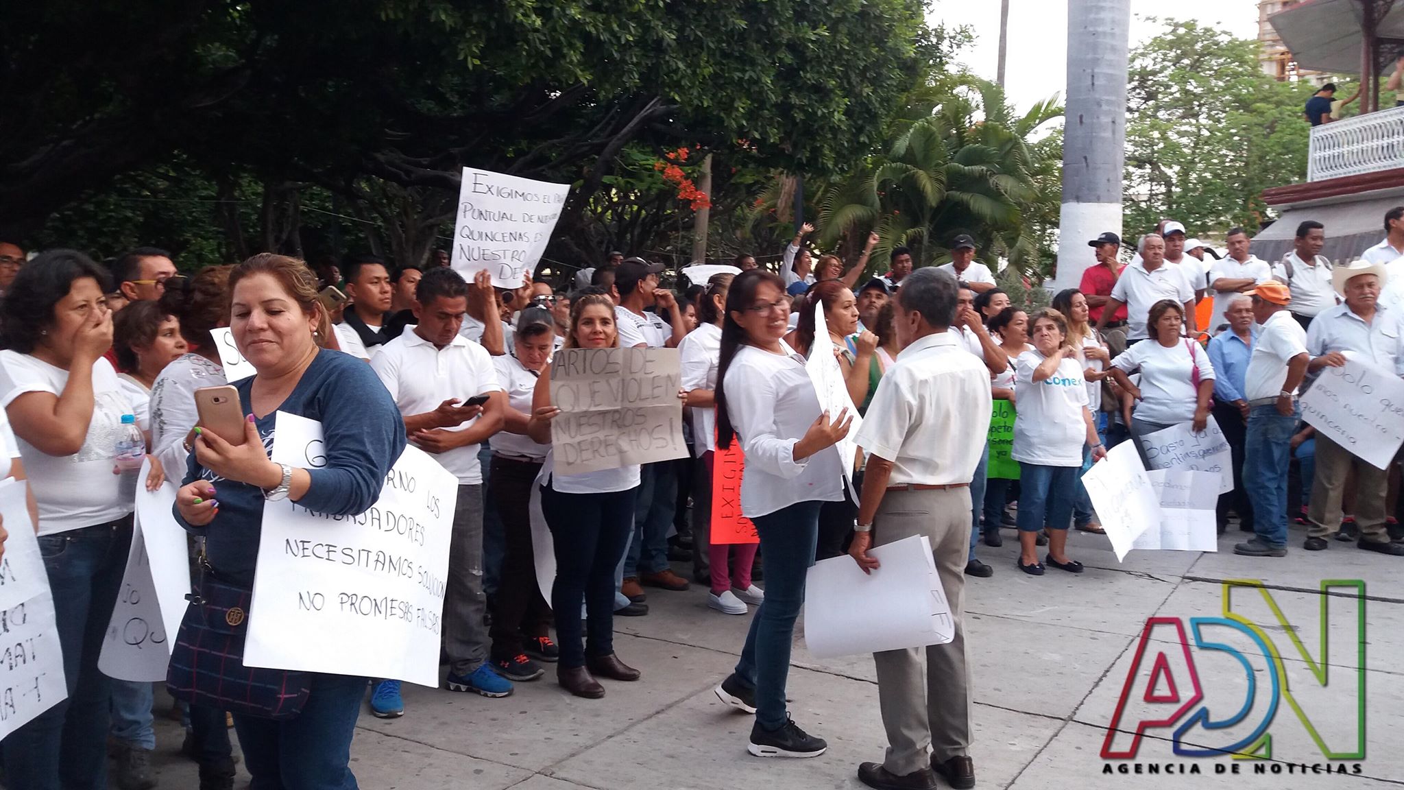 Trabajadores sindicalizados y jubilados de Cuautla protestaron por falta de pago