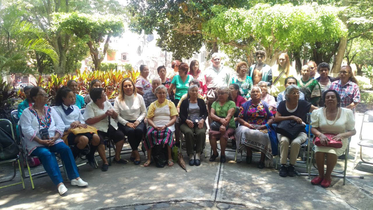 “Clásicos de Oro” celebró el día de las madres en la Plaza Conspiradores en Cuautla