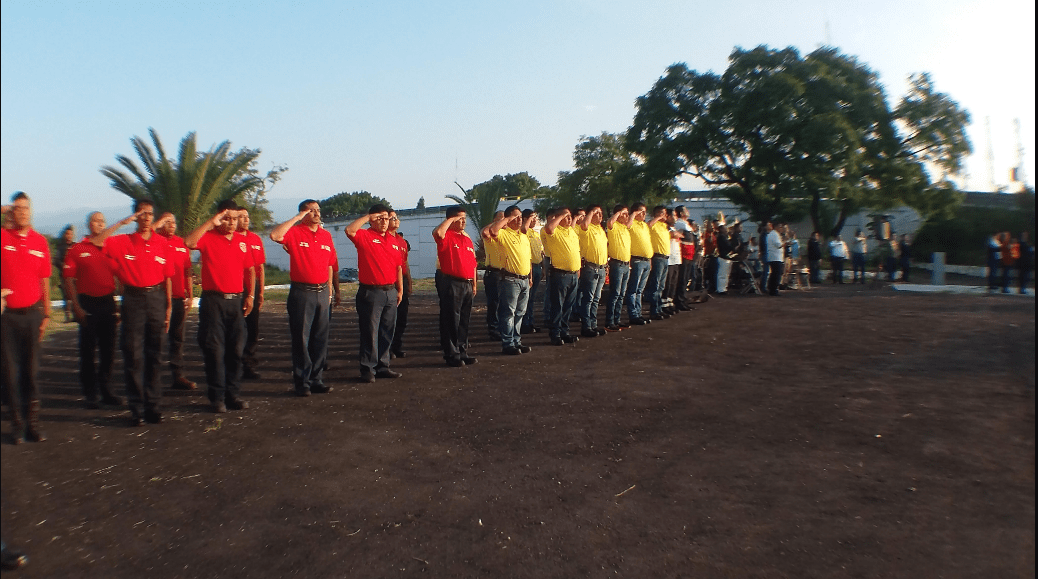 Cuautla realiza el izamiento de bandera a media asta