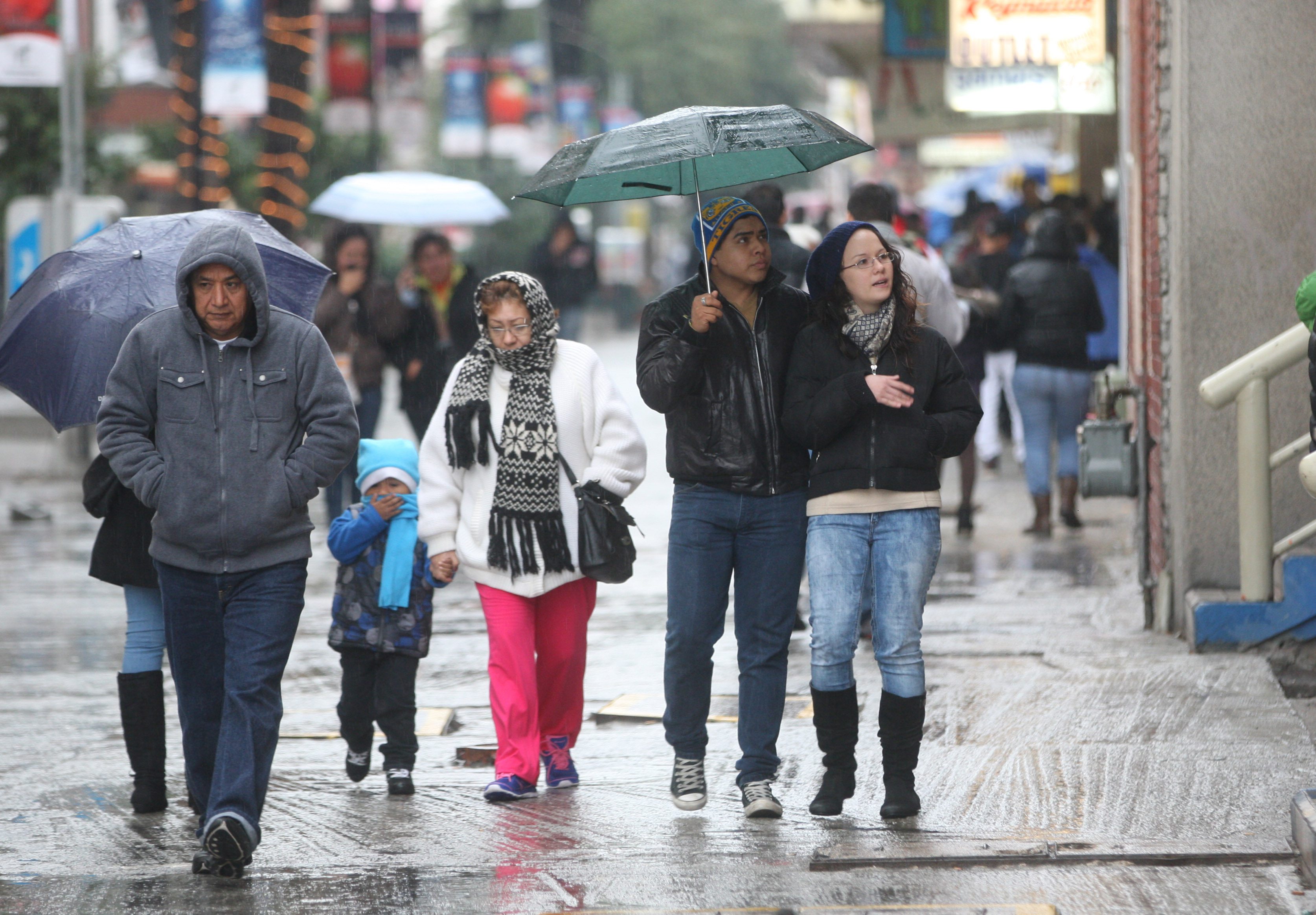 Se prevén nuevos frentes fríos en el país, además las lluvias no cesaran.