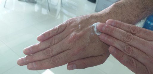 Recomienda IMSS utilizar crema para proteger la piel del frío