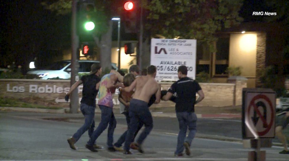 Ex marine mata a 12 personas en un tiroteo dentro de una fiesta universitaria en California
