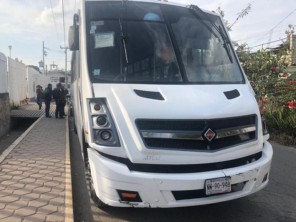 Intentaron asaltar camión de universitarios de Yautepec