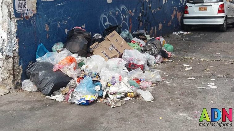 Continúa el problema de la basura en la colonia Pablo Torres Burgos