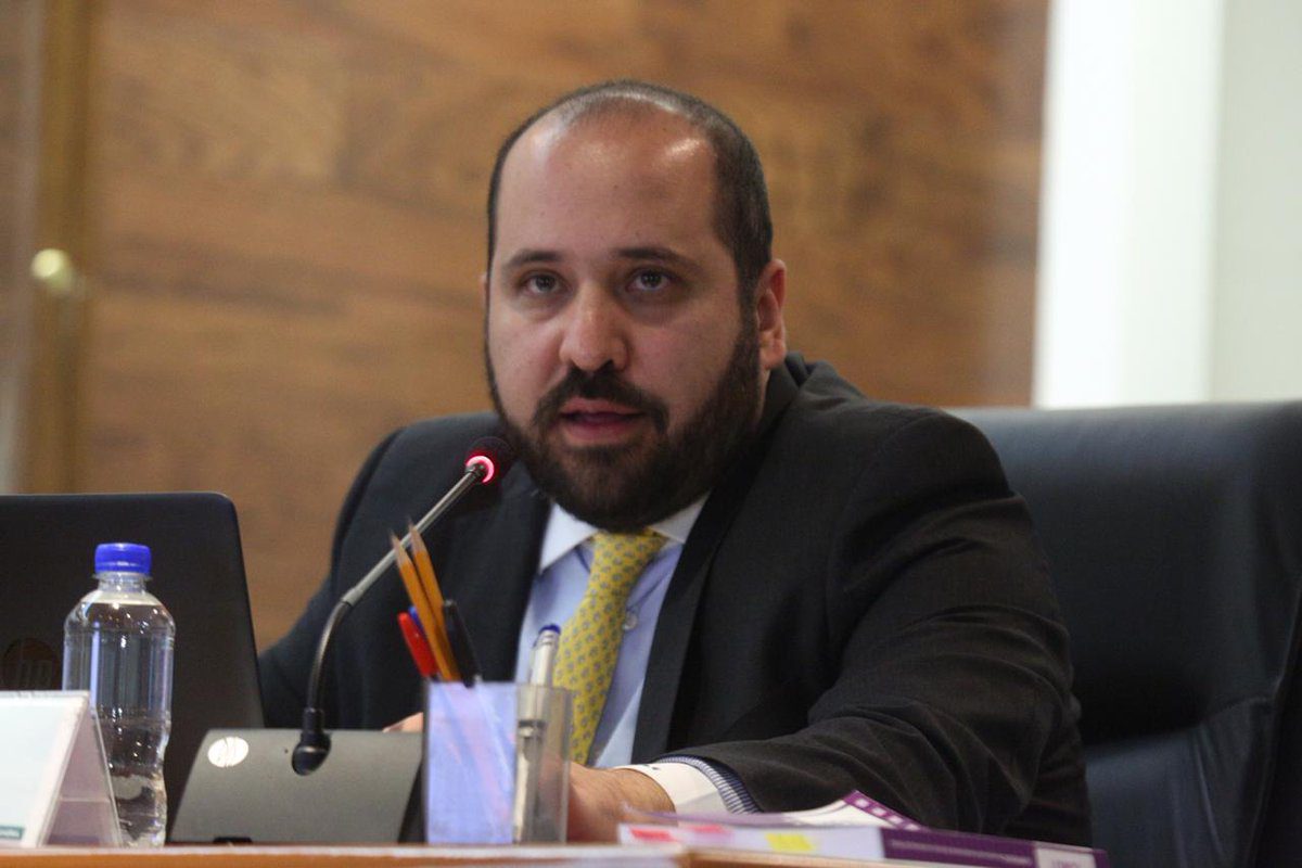Comisionado del INAI murió de un resbalón y no por un infarto