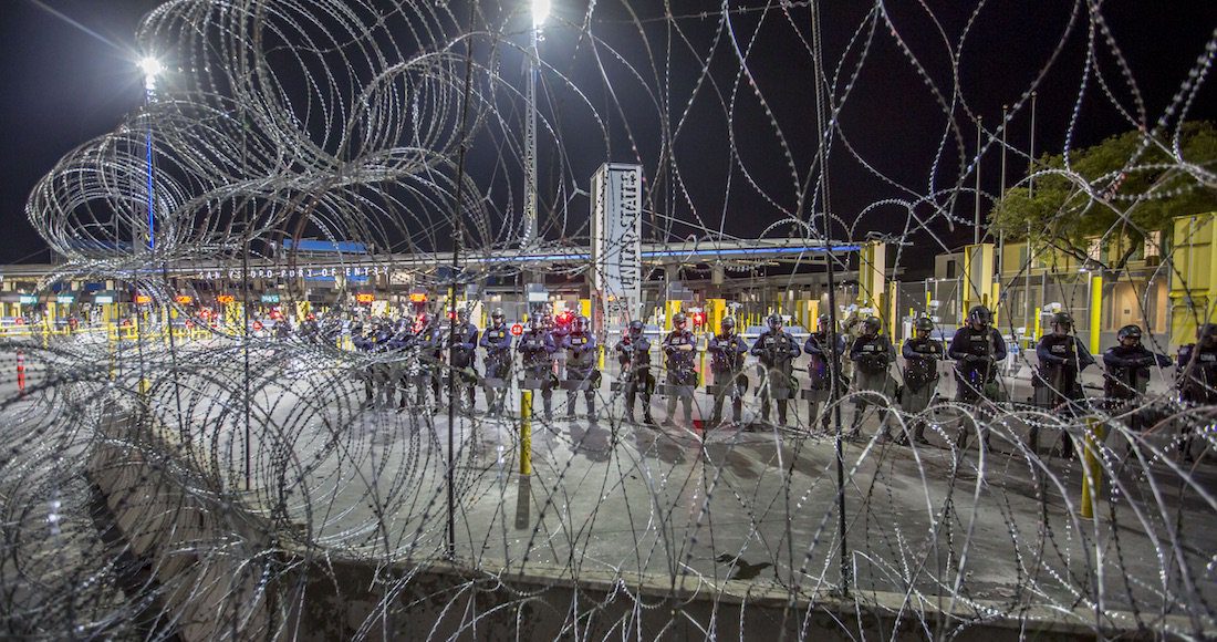 EU coloca púas y barreras en la frontera ante la llegada de la Caravana Migrante