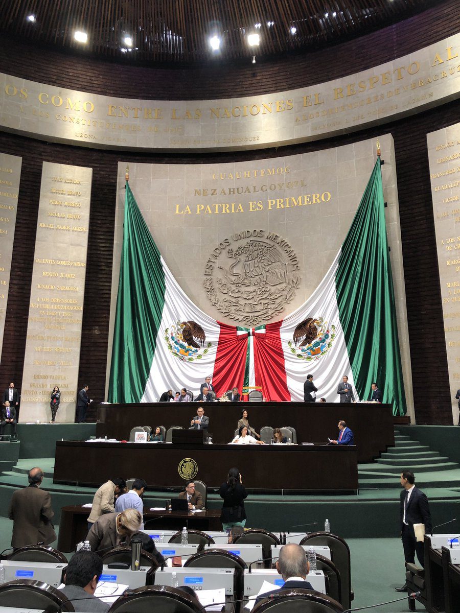 Quitan fuero a presidente pero dejan inmunes a servidores públicos