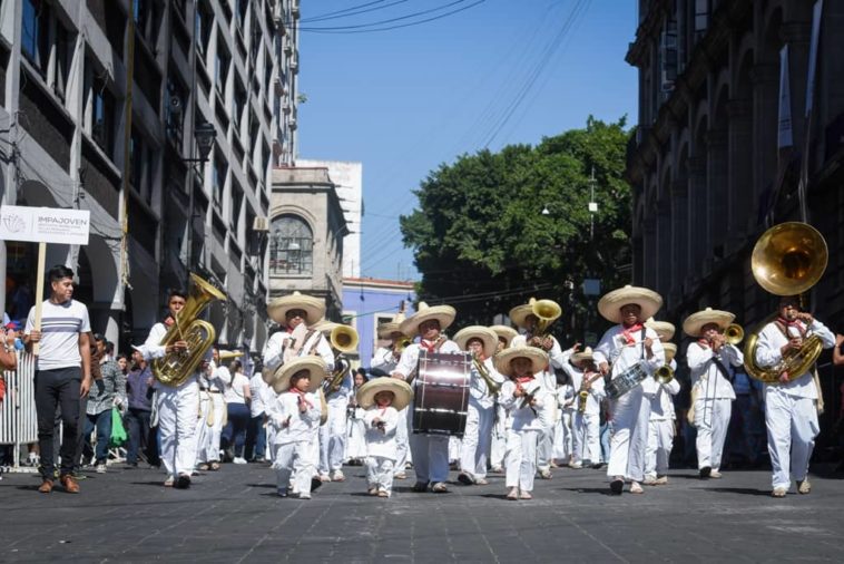 El Gobernador Cuauhtémoc Blanco presente en el desfile del 20 de noviembre