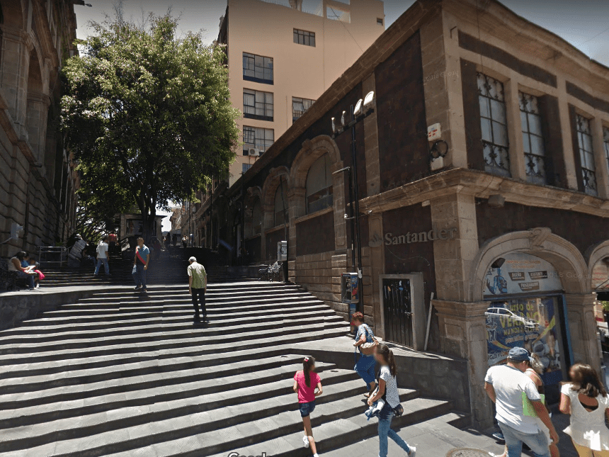 Asaltan banco en pleno Centro de Cuernavaca