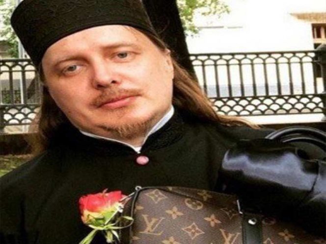 Clérigo ruso presume de ostentosos artículos de diseñador en redes sociales.