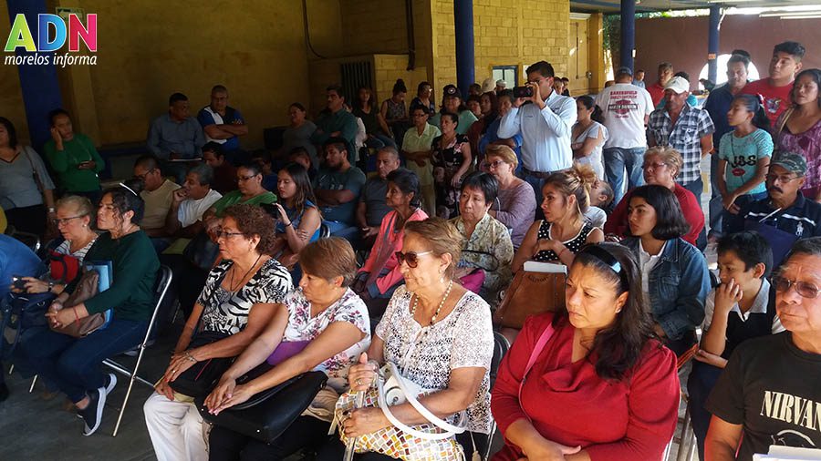 Protestan sindicalizados en sesión de cabildo de Cuautla3