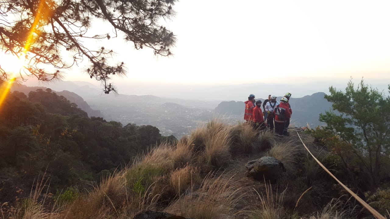 Extranjero en Tepoztlán sigue con vida, lo sacarán en próximas horas