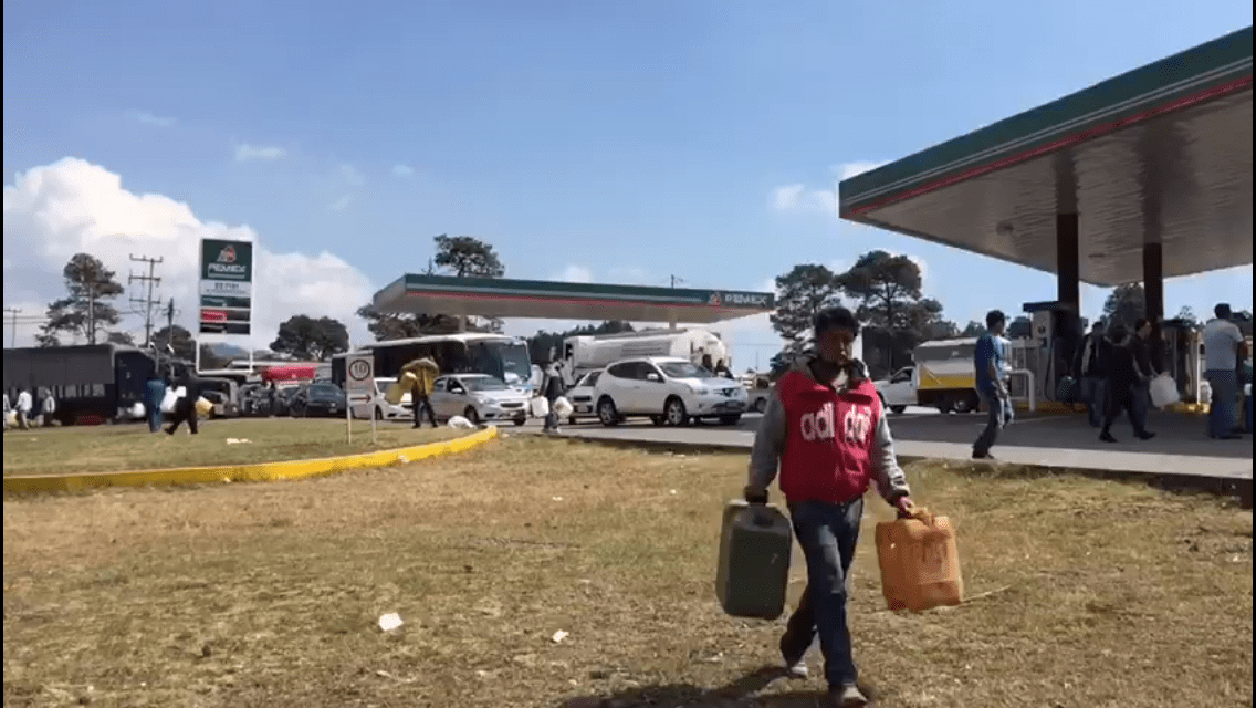 Limitan la compra de gasolina en garrafones