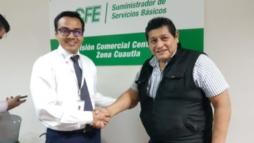 FIRMAN CONVENIO CFE Y ALCALDE DE CUAUTLA PARA RESTABELCER EL ALUMBRADO PÚBLICO EN LAS PLAZAS PÚBLICAS