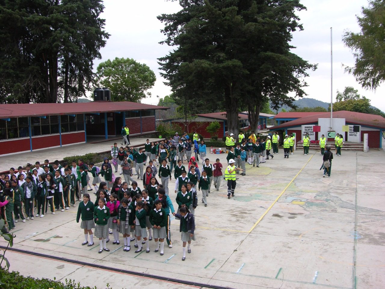 Continuarán en clases las escuelas cercanas al Popocatépetl