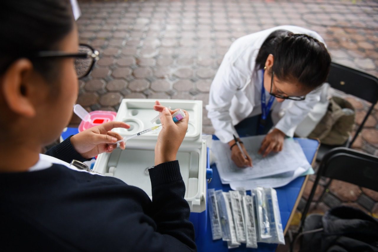 Piden a la población vacunarse contra influenza, es gratuita