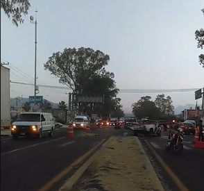 Camión se queda sin frenos en la carretera México-Cuautla