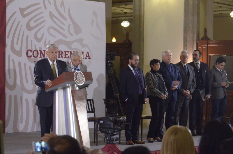 AMLO se manifiesta en contra de la posible fusión Fox-Disney