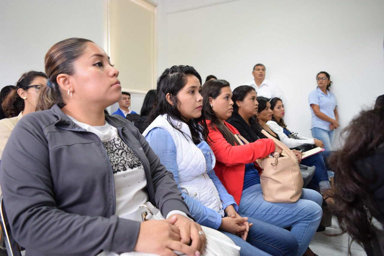 Convocan a maestros a promoverse para cargos de dirección o supevisión