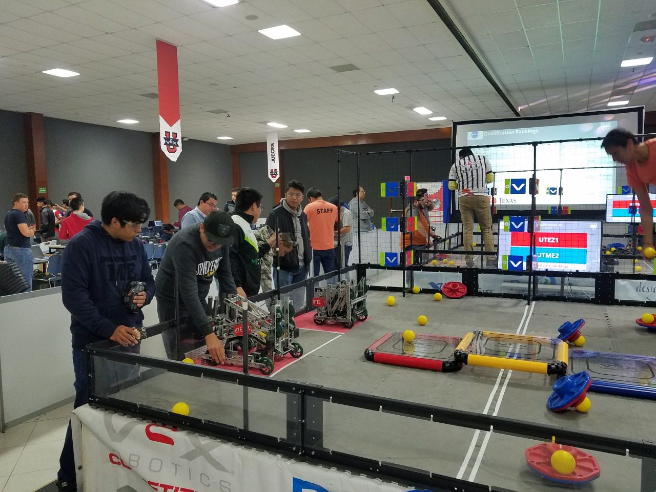 Alumnos de UTEZ buscan ser campeones mundiales de robótica