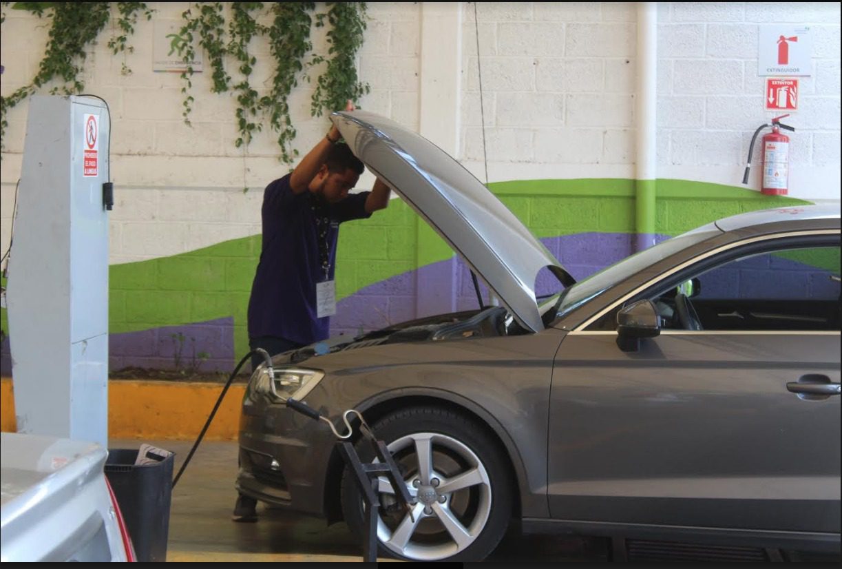 En febrero verifican autos con engomado amarillo y rosa