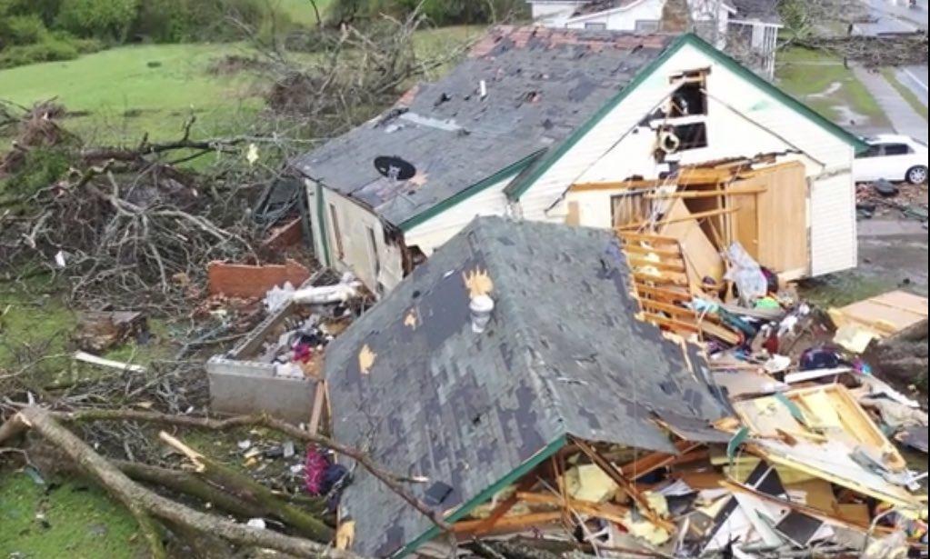 Tornado deja 14 muertos en Alabama