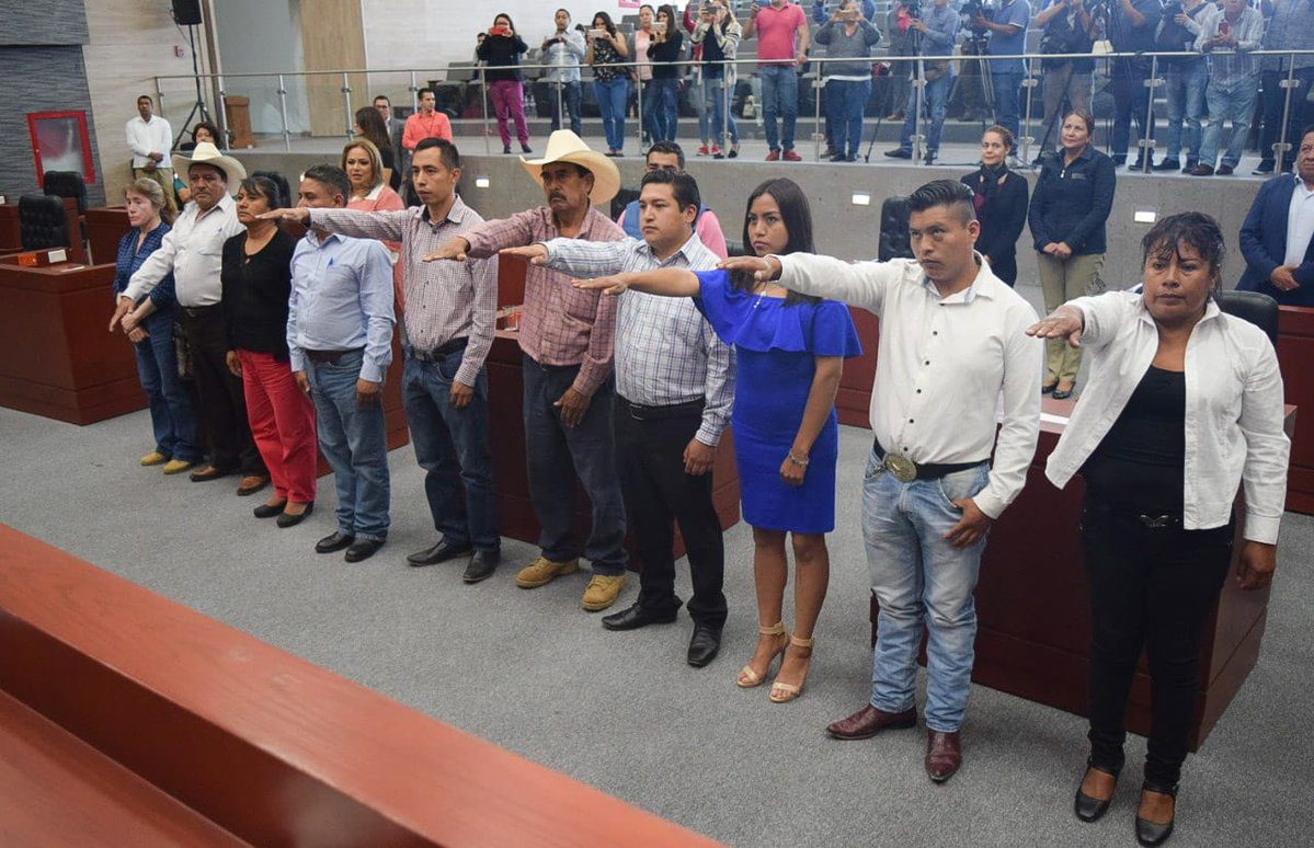 Congreso toma protesta a Concejo Municipal de Hueyapan