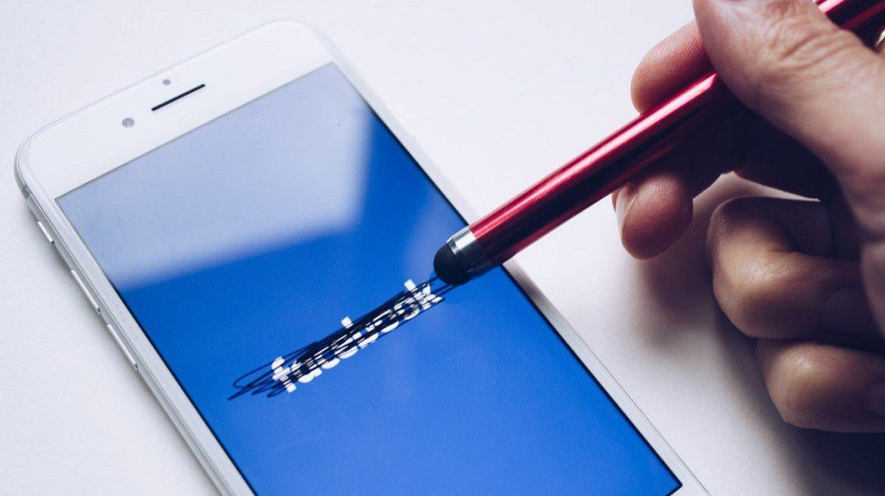 Descartan ataque a Facebook, falla supera las 4 horas