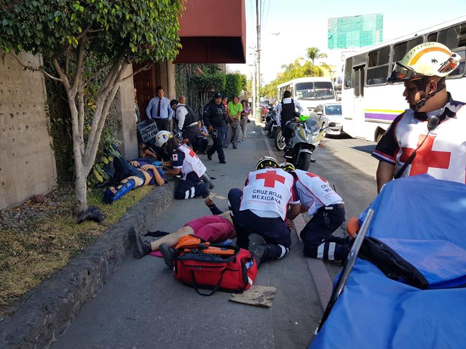 Motociclista arrolló a tres personas en Plan de Ayala