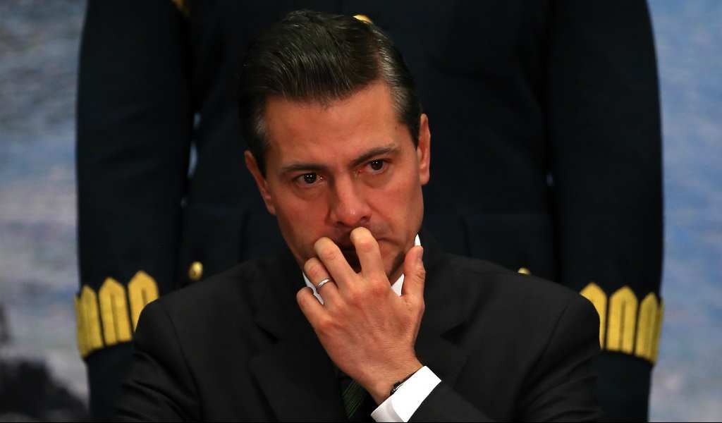 Peña Nieto es despojado de privilegios