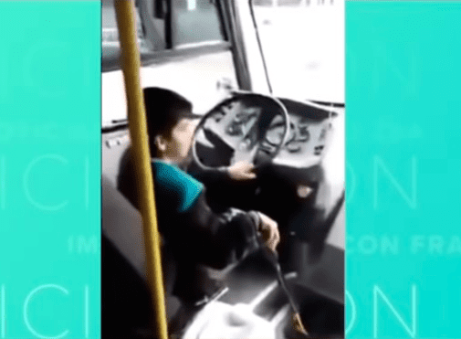 Causa Indignación video de niño manejando microbús en la CDMX (Video)