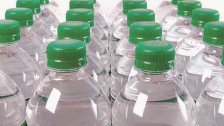 Profeco va contra 19 aguas por no cumplir con los beneficios que ofrecen