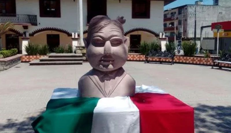 Escultor potosino, crea busto de AMLO