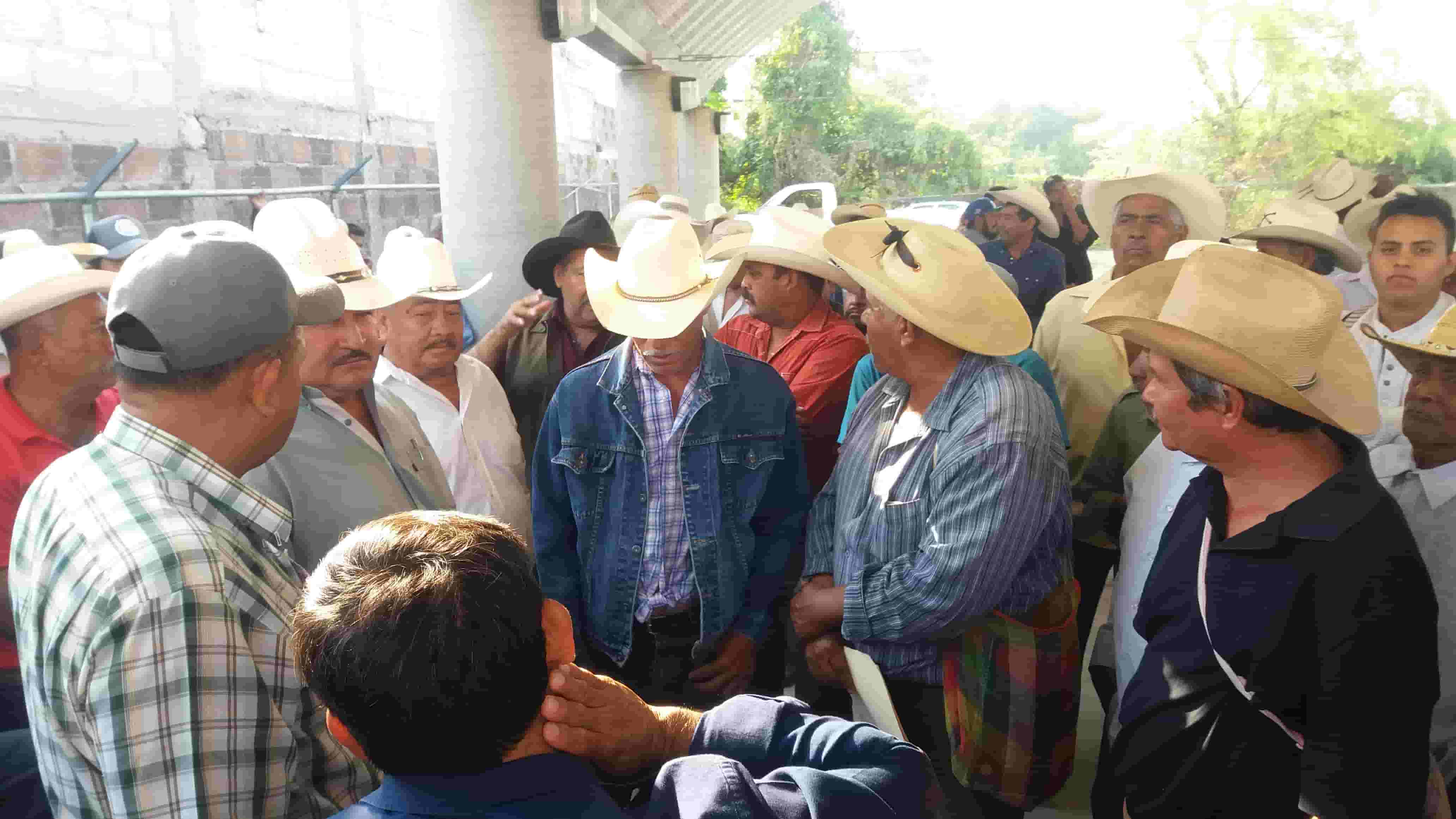 Ejidatario de Ayala piden agua para el riego de parcelas