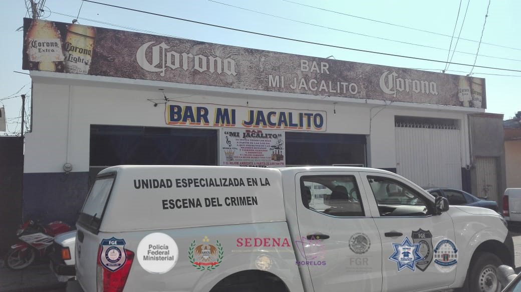 Catean bar en Cuautla, encuentran droga y armas