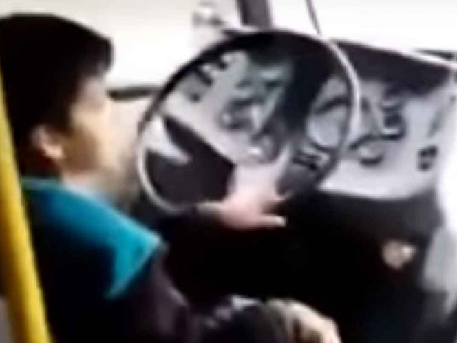 #VIDEO: Niño conduce un camión de transporte público