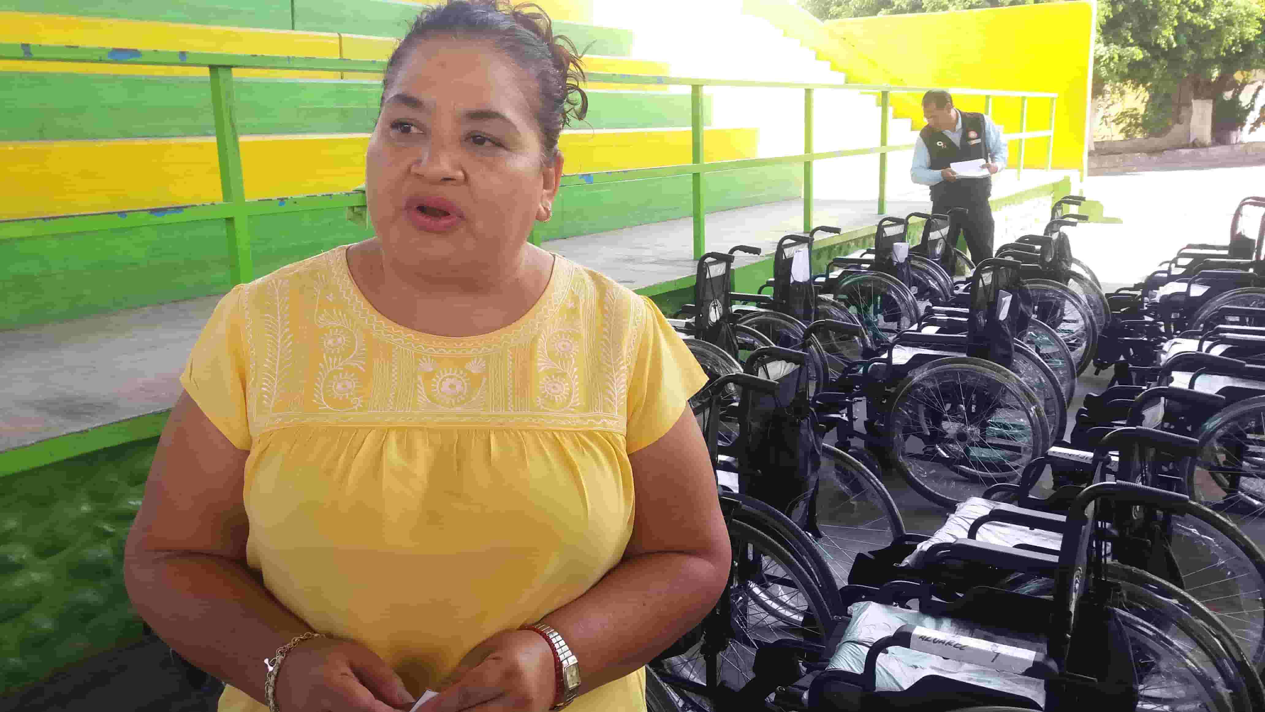 A quien Corresponda regala sillas de ruedas en Cuautla