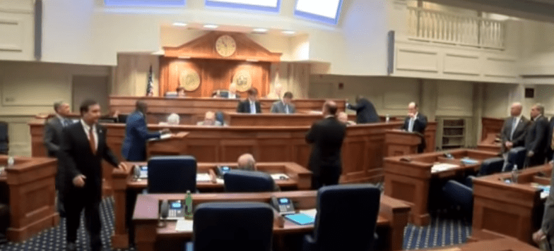 PROHIBEN el ABORTO sin excepciones en Alabama, EEUU