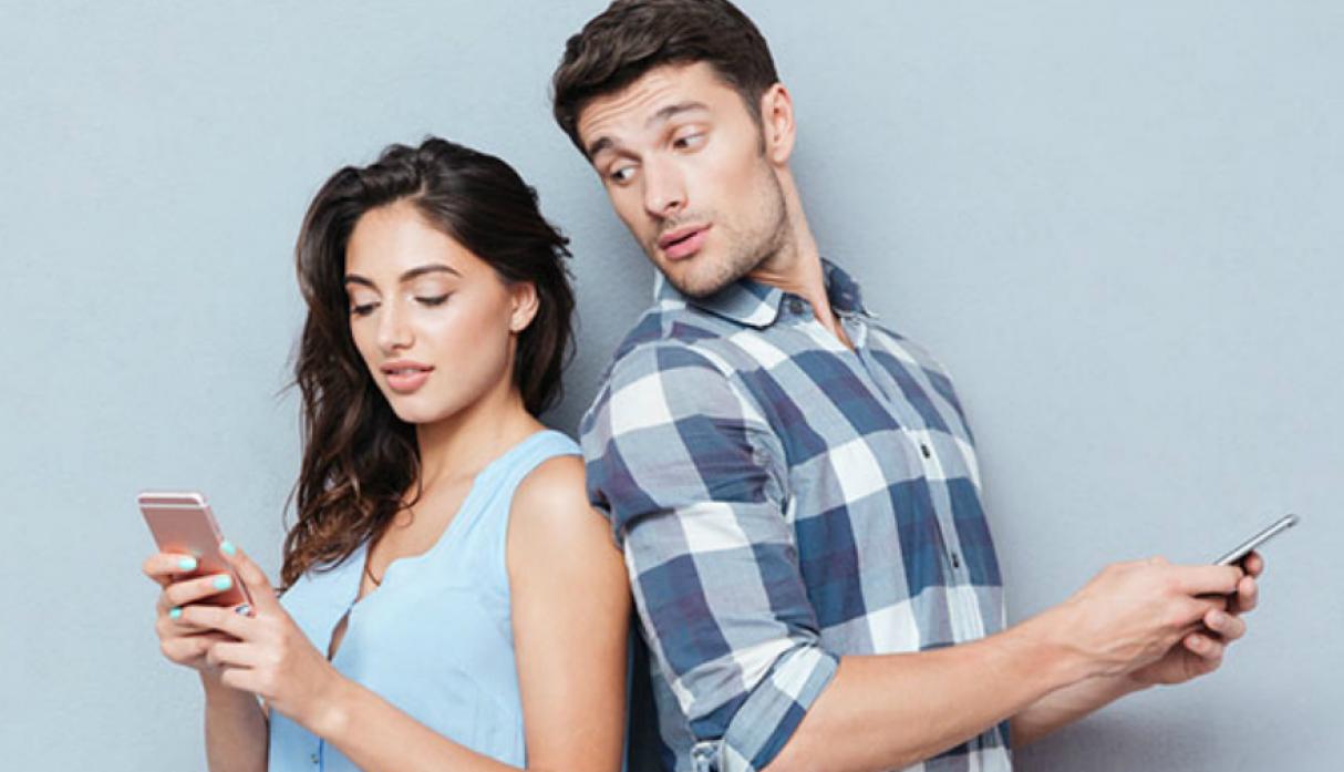 Es ILEGAL revisar el celular de tu pareja o ajenos: SCJN