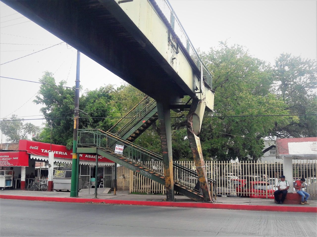 Inician la sustitución del puente peatonal de Tlahuapan