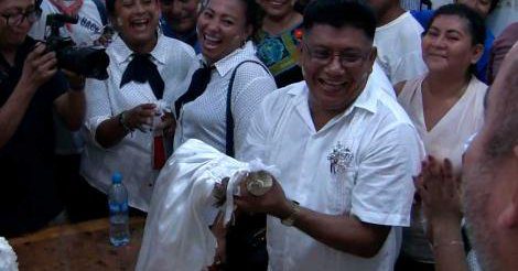Alcalde se casó con un cocodrilo en Oaxaca
