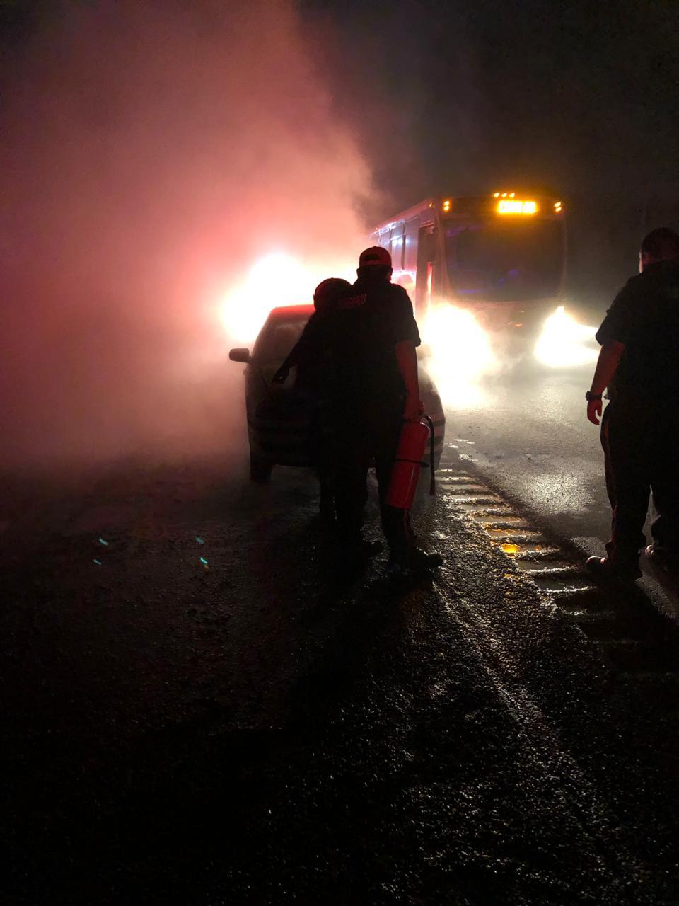 Se incendia auto en la autopista México-Acapulco