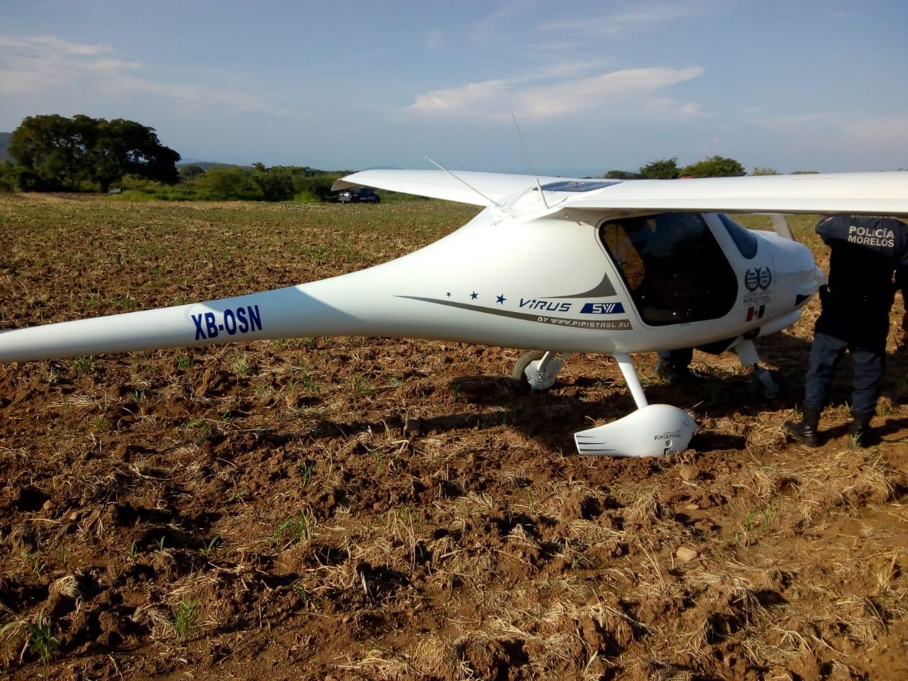 Piloto aterriza de emergencia en Mazatepec por chocar con un ave