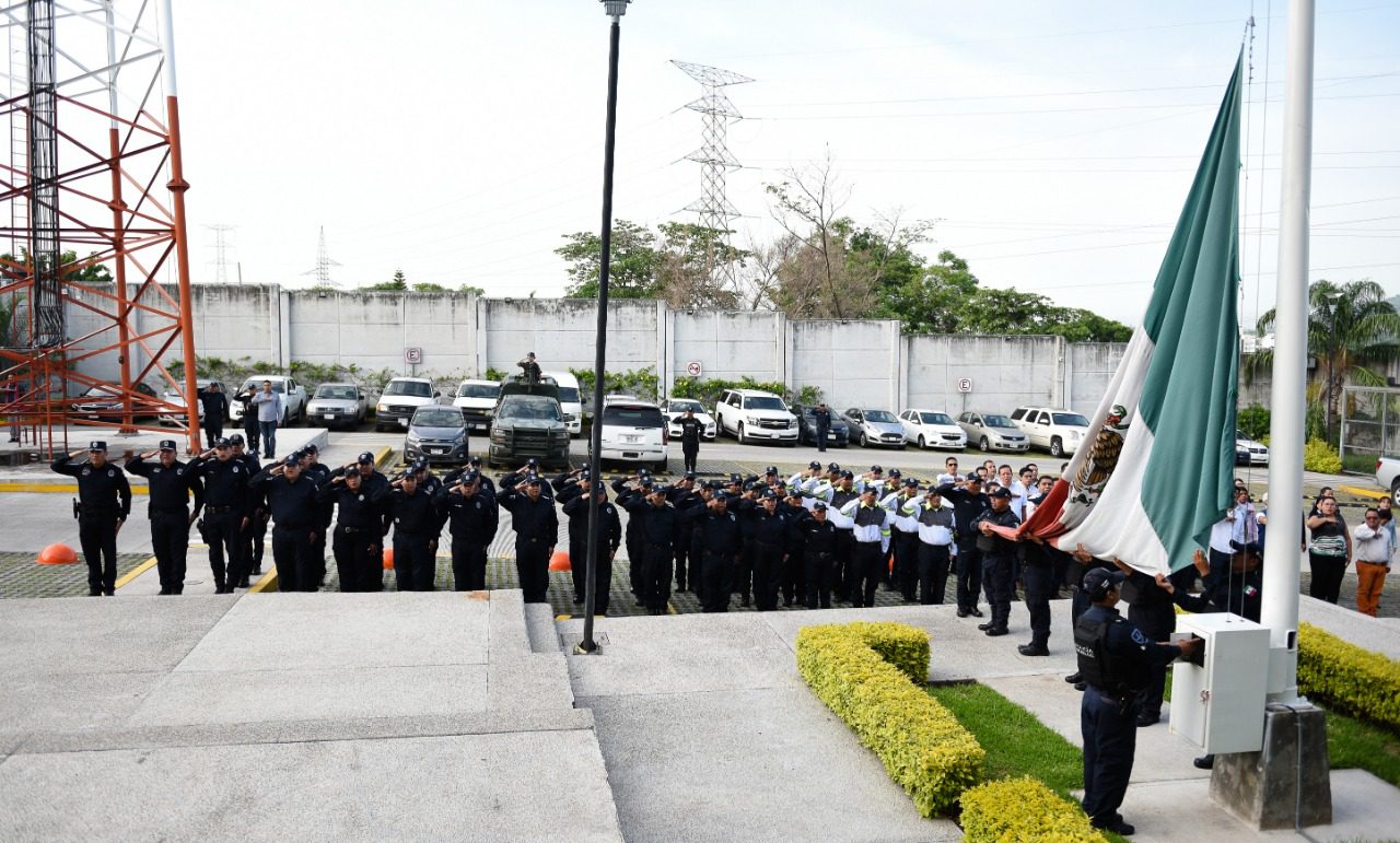 Tiendas Oxxo reconocen a policías de Morelos
