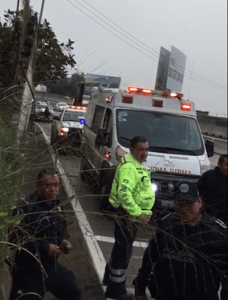 Mujer ebria provoca movilización de ambulancias en el Paso Exprés