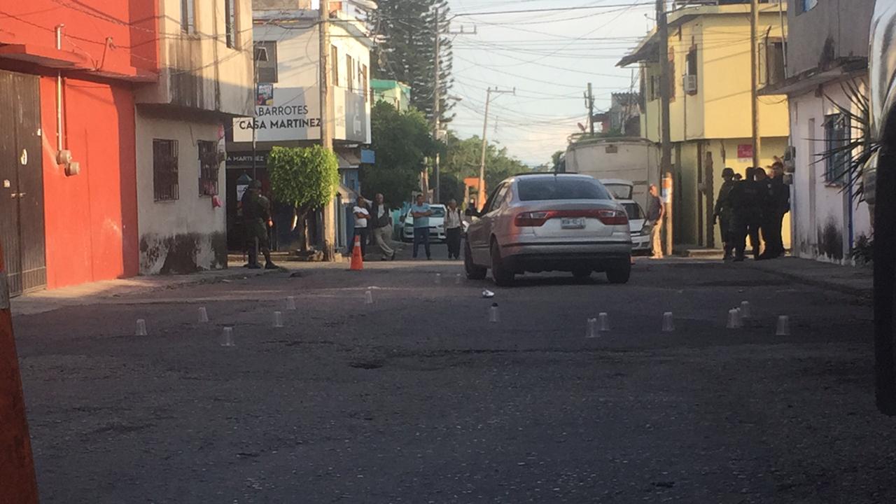 Sujetos disparan contra conductor de auto en Atlacomulco, Jiutepec