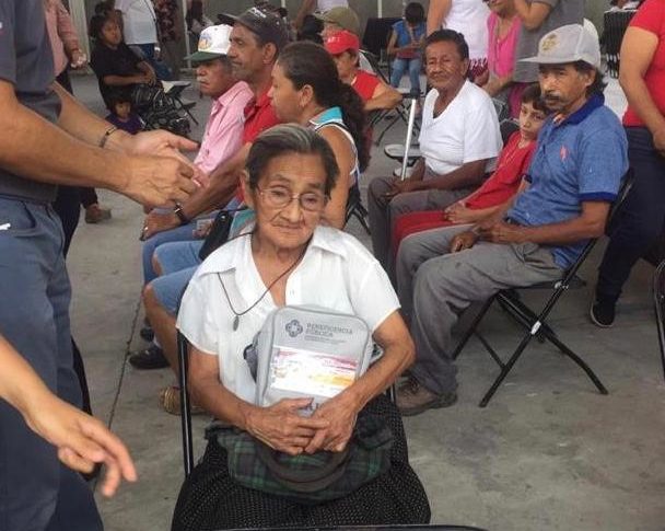 Entregan aparatos auditivos a ciudadanos de Jiutepec
