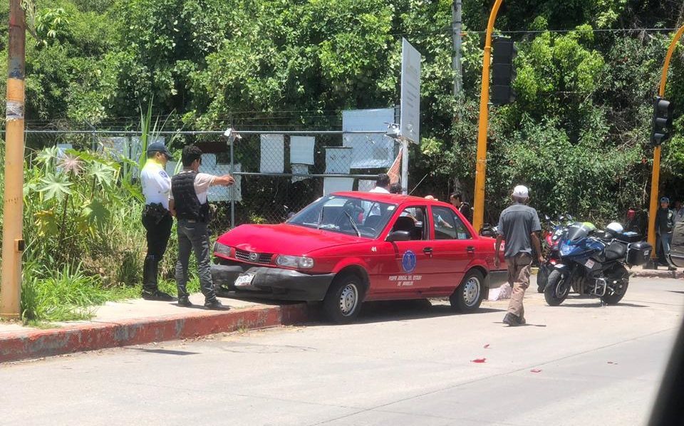 Auto del TSJ atropella a motociclista en Cuautla