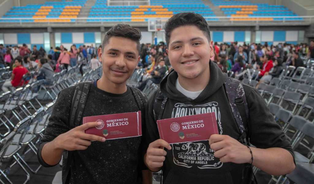 Accede a una de estas BECAS  para el REGRESO A CLASES